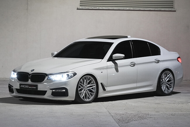 BMW 5.20i Black (G30) - Arceo Wheels