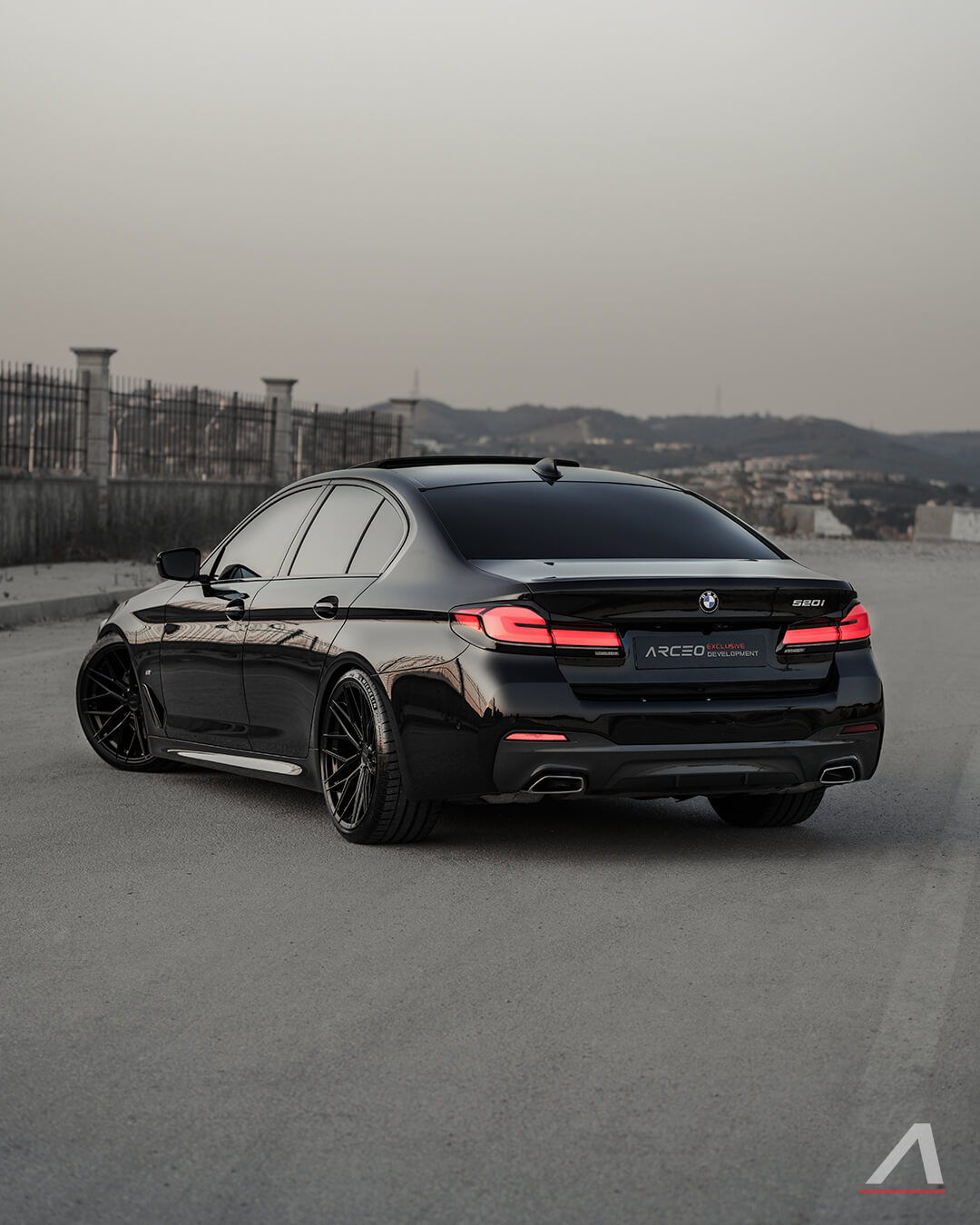 BMW 5.20i Black (G30) - Arceo Wheels